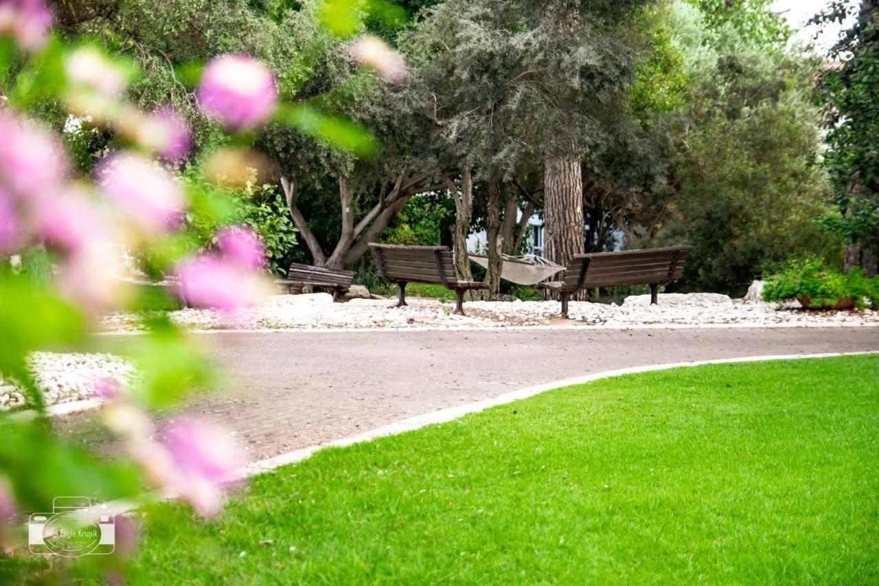 Eden Inn Zikhron Ya‘akov Eksteriør billede
