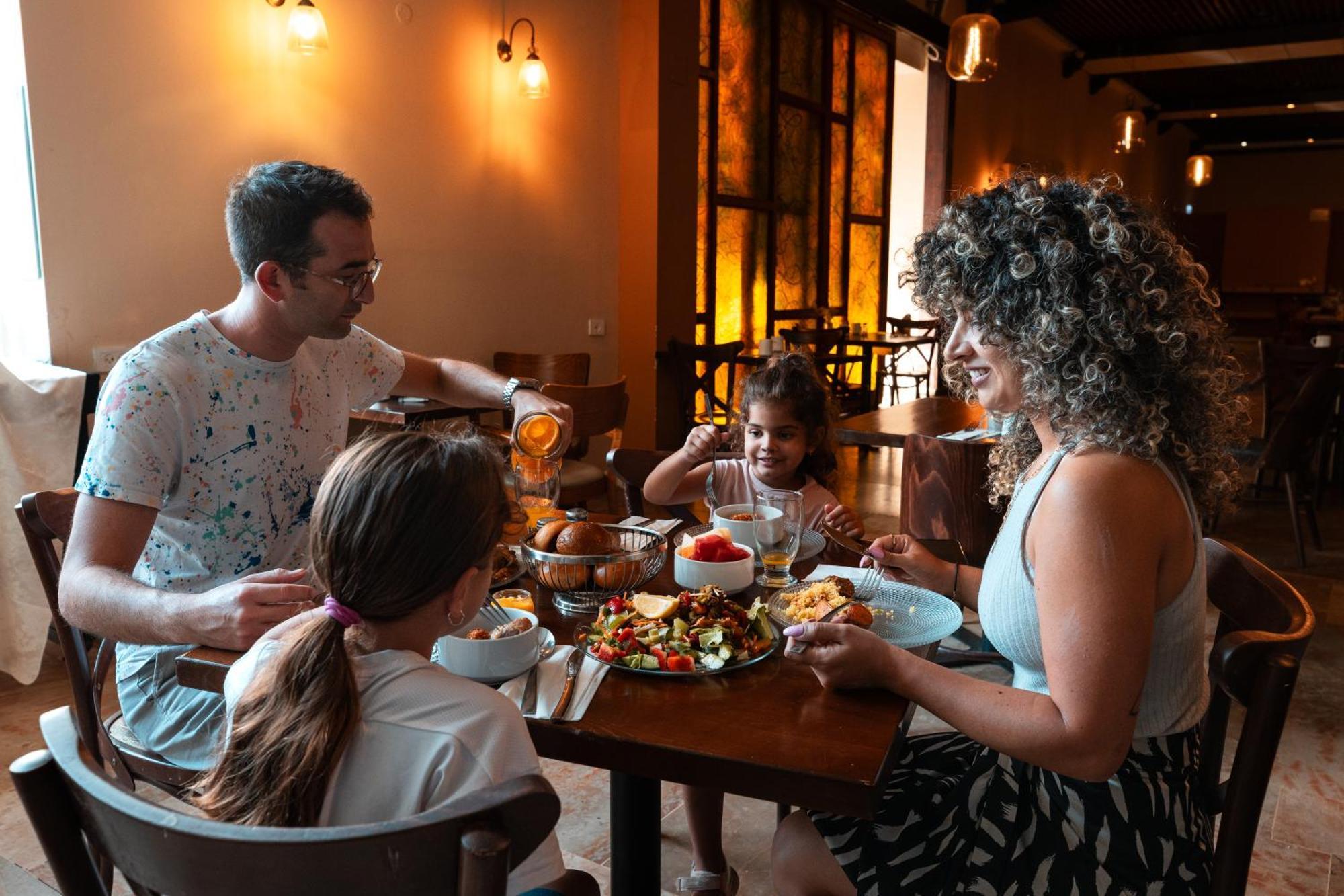 Eden Inn Zikhron Ya‘akov Eksteriør billede